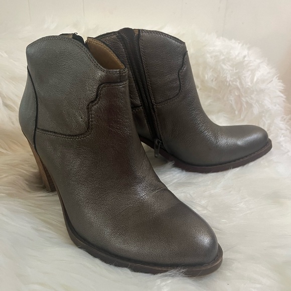 Dark gray metallic sheen chunk heeled booties heels - women’s size 8.5 - Picture 1 of 9